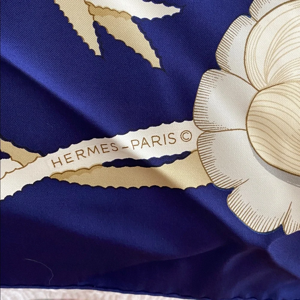 Hermes 34” square silk in bright navy and whites - Picture 2 of 5